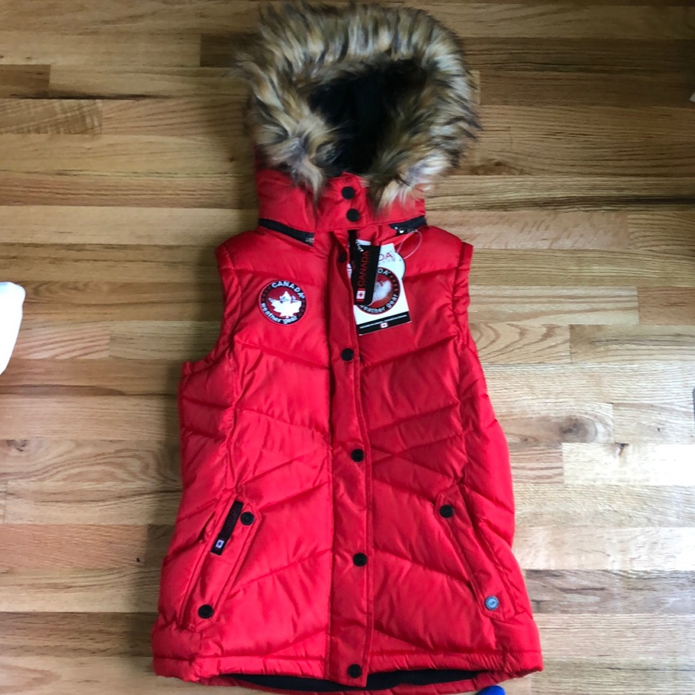 NWT Canada Weather Gear vest with hood